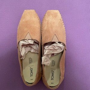 NWOT TOMS Classic Alpargata Suede Flat in Blush